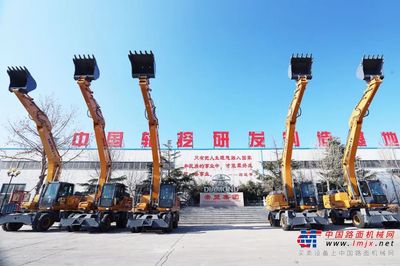 【2024開門紅】恒特挖掘機(jī)批量發(fā)車儀式!